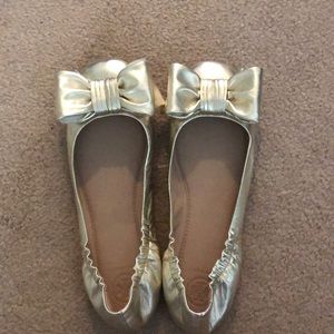 NWOT Tory Burch gold bow flats